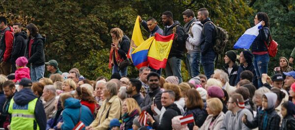 Думать о социуме, не о себе: как Папа пытался изменить латвийское общество Думать о социуме, не о себе: как Папа пытался изменить латвийское общество - Sputnik Латвия