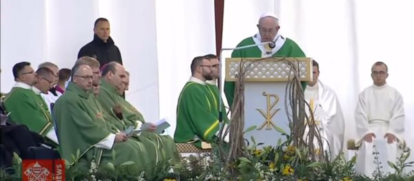 Apustuliskā vizīte par godu simtgadei: Romas pāvests Latvijā un Lietuvā Apustuliskā vizīte par godu simtgadei: Romas pāvests Latvijā un Lietuvā - Sputnik Latvija