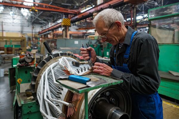 Вопреки всему: легендарный РЭЗ отмечает 130-летие Вопреки всему: легендарный РЭЗ отмечает 130-летие - Sputnik Латвия