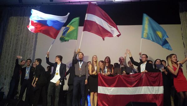 Победители и призеры международной олимпиады школьников по экономике - Sputnik Латвия