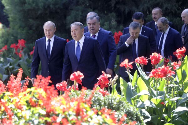 Прагматика, интуиция и суверенитет: чем запомнится эпоха Назарбаева - Sputnik Латвия