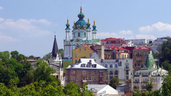 Вид на Андреевскую церковь и начало Андреевского спуска в Киеве - Sputnik Латвия