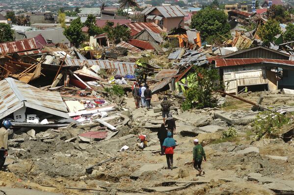 Последствия цунами и землетрясения в Индонезии - Sputnik Латвия