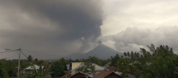 Многострадальный Сулавеси: на острове проснулся вулкан Многострадальный Сулавеси: на острове проснулся вулкан - Sputnik Латвия
