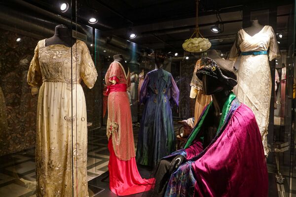 Реквием по музам: выставка Александра Васильева 1918. Роскошь свободы в Риге - Sputnik Латвия