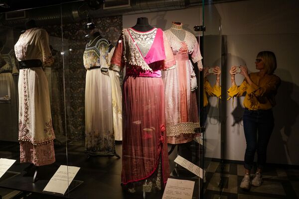 Реквием по музам: выставка Александра Васильева 1918. Роскошь свободы в Риге - Sputnik Латвия