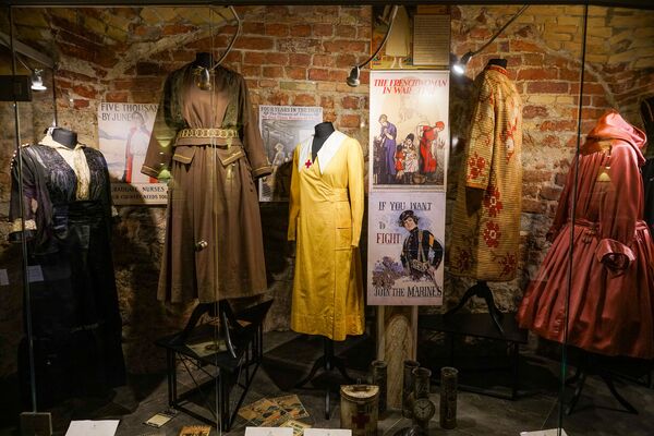 Реквием по музам: выставка Александра Васильева 1918. Роскошь свободы в Риге - Sputnik Латвия