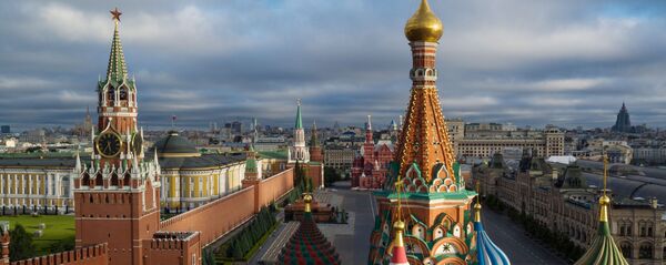 Купола храма Василия Блаженного на Красной площади в Москве Купола храма Василия Блаженного на Красной площади в Москве - Sputnik Latvija
