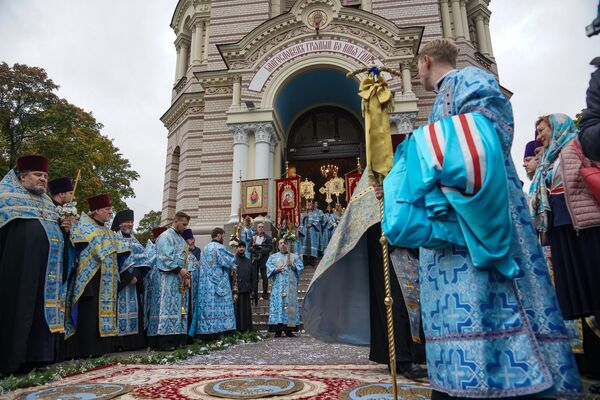 Прикоснуться к святыне: в Ригу привезли чудотворную икону Знамение Прикоснуться к святыне: в Ригу привезли чудотворную икону Знамение - Sputnik Латвия