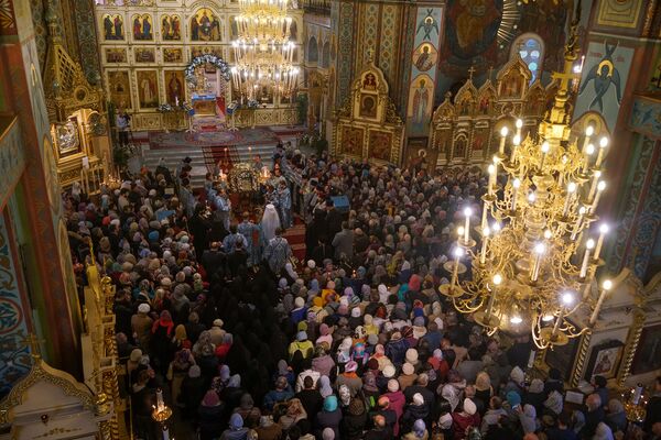 Прикоснуться к святыне: в Ригу привезли чудотворную икону Знамение Прикоснуться к святыне: в Ригу привезли чудотворную икону Знамение - Sputnik Латвия