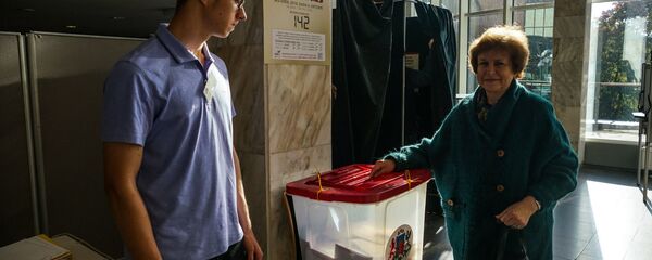 Лидер партии Русский союз Латвии Татьяна Жданок проголосовала на выборах - Sputnik Латвия