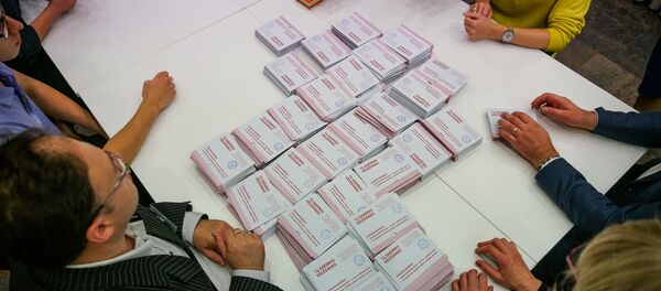 Подсчет голосов на выборах в 13-й Сейм Подсчет голосов на выборах в 13-й Сейм - Sputnik Latvija