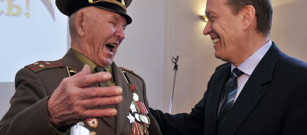 Посол России в Латвии вручил орден Славы II степени ветерану ВОВ Коброву Ислану Посол России в Латвии вручил орден Славы II степени ветерану ВОВ Коброву Ислану - Sputnik Latvija