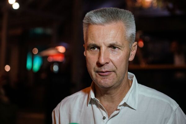 Ограничения, песни, самообман и вера в победу: радости выборов в Латвии Ограничения, песни, самообман и вера в победу: радости выборов в Латвии - Sputnik Латвия