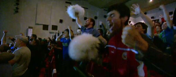 Земляки Хабиба Нурмагомедова празднуют его победу Земляки Хабиба Нурмагомедова празднуют его победу - Sputnik Латвия