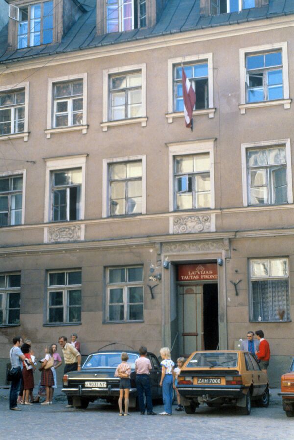 Вывести народ из рабства: юбилей Народного фронта Латвии - Sputnik Латвия