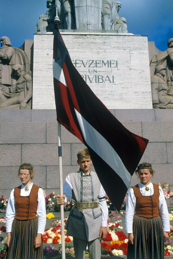 Вывести народ из рабства: юбилей Народного фронта Латвии - Sputnik Латвия
