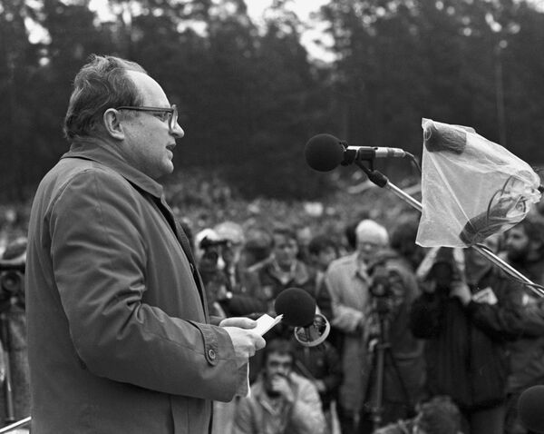 Вывести народ из рабства: юбилей Народного фронта Латвии - Sputnik Латвия