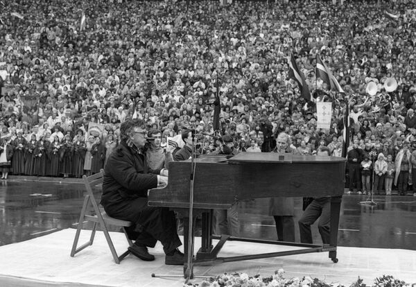 Вывести народ из рабства: юбилей Народного фронта Латвии - Sputnik Латвия