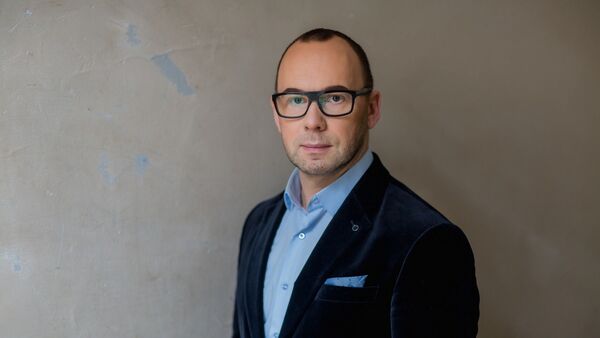 Директор Даугавпилсского театра и исполнитель главной роли Олег Шапошников - Sputnik Латвия