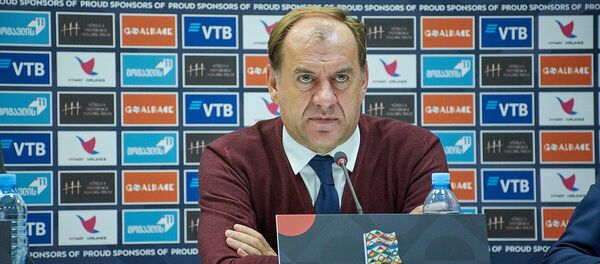 Главный тренер сборной Грузии по футболу Владимир Вайсс заявил, что ждет от предстоящей 16 октября игры против Латвии - Sputnik Латвия