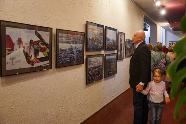 Небо под крылом самолета: в Риге открылась фотовыставка на тему авиации - Sputnik Латвия