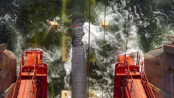 Укладка труб газопровода Северный поток — 2 в Балтийском море. 15 октября 2018 года - Sputnik Latvija