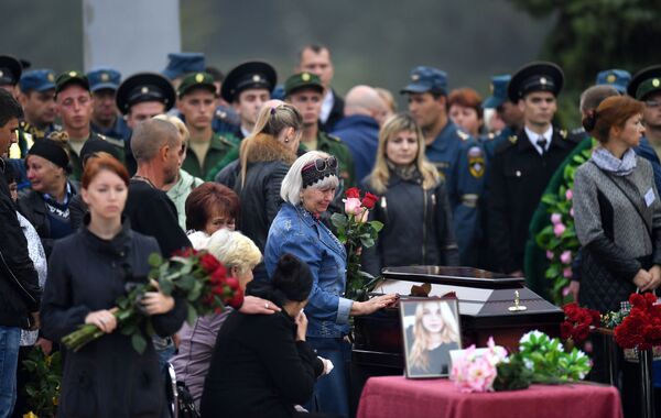 В Керчи простились с погибшими в колледже В Керчи простились с погибшими в колледже - Sputnik Латвия