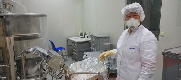 Производство таблеток позволяет выпускать около 1 миллиона таблеток в сутки Производство таблеток позволяет выпускать около 1 миллиона таблеток в сутки - Sputnik Латвия