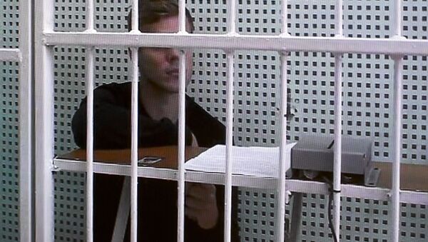 Футболист Александр Кокорин на экране монитора в Мосгорсуде, где рассматривается апелляция на его арест - Sputnik Латвия