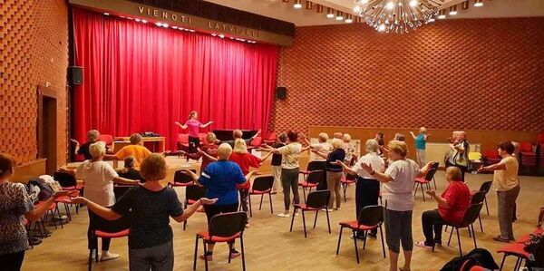 Солнечный цигун: в Риге теперь можно бесплатно заниматься китайской гимнастикой - Sputnik Латвия