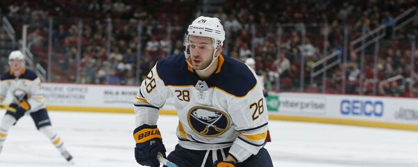 Латвийский форвард Баффало Сэйбрз Земгус Гиргенсонс - Sputnik Латвия