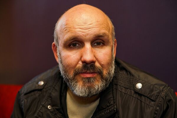 Здесь по-настоящему разговаривают: Арно подарил свой день рождения детям улиц Риги Здесь по-настоящему разговаривают: Арно подарил свой день рождения детям улиц Риги - Sputnik Латвия