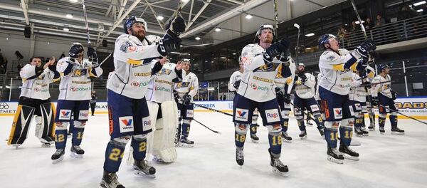 Чемпион Латвии по хоккеюКурбадс выбил из Континентального кубка IIHF  украинский Донбасс - Sputnik Латвия