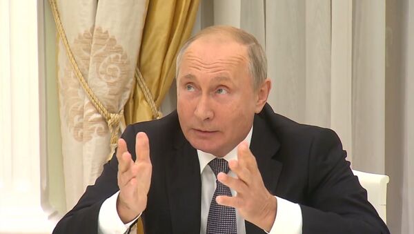 Орлан с герба все оливки склевал: Путин пошутил над миролюбием США - видео - Sputnik Латвия