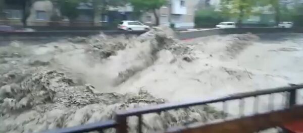 Наводнение в Туапсе - съемка очевидцев Наводнение в Туапсе - съемка очевидцев - Sputnik Латвия