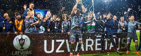 ФК Рига впервые выиграл Кубок Латвии, обыграв Вентспилс ФК Рига впервые выиграл Кубок Латвии, обыграв Вентспилс - Sputnik Латвия