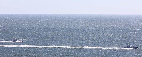 Речные бронекатера Гюрза во время учений Вооруженных сил Украины на побережье Азовского моря Речные бронекатера Гюрза во время учений Вооруженных сил Украины на побережье Азовского моря - Sputnik Латвия