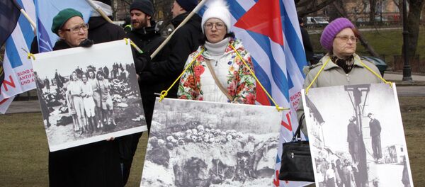 Antifašistu mītiņš Bastejkalnā Antifašistu mītiņš Bastejkalnā - Sputnik Latvija