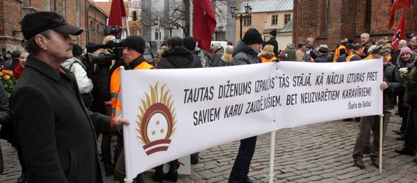 С этого пикета в Старой Риге начиналось шествие С этого пикета в Старой Риге начиналось шествие - Sputnik Латвия