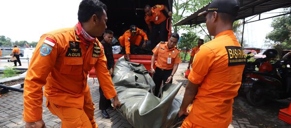 На месте крушения Boeing 737 в Индонезии - Sputnik Латвия