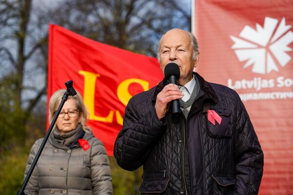 Мы хотим для Латвии то, чего Трамп хочет для США: поминки промышленности в Гризинькалнсе - Sputnik Латвия