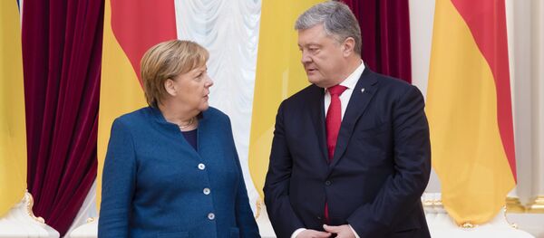 Встреча президента Украины П. Порошенко и канцлера Германии А. Меркель в Киеве Встреча президента Украины П. Порошенко и канцлера Германии А. Меркель в Киеве - Sputnik Latvija