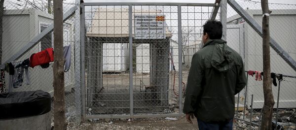 Мигрант на закрытой границе - Sputnik Латвия