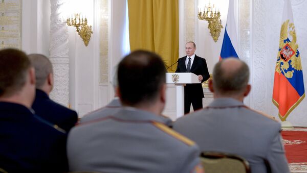 Президент РФ В. Путин вручил госнаграды военным, участвовавшим в антитеррористической операции в Сирии - Sputnik Латвия