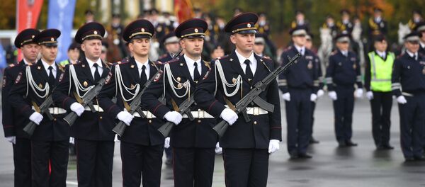 Переименование милиции в полицию повлекло за собой и переименование профессионального праздника сотрудников МВД — в День сотрудника органов внутренних дел - Sputnik Латвия