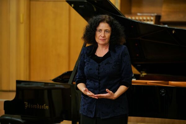 Этюды неординарной судьбы: в Риге состоялась презентация книги о Лии Красинской - Sputnik Латвия