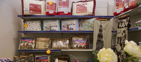 Белорусские товары в Латвии - трикотаж, шерсть, посуда. Белорусский торговый дом - Sputnik Латвия