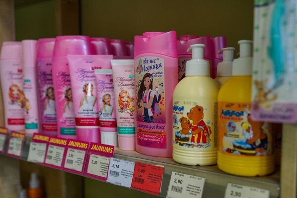 Выгодная цена и качество на века: рынок Латвии трещит под белорусским напором Выгодная цена и качество на века: рынок Латвии трещит под белорусским напором - Sputnik Латвия