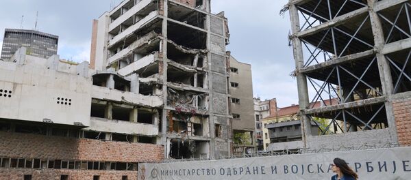 Бывшее здание Министерства обороны, разрушенное после бомбардировки НАТО 1999 года в Белграде - Sputnik Latvija